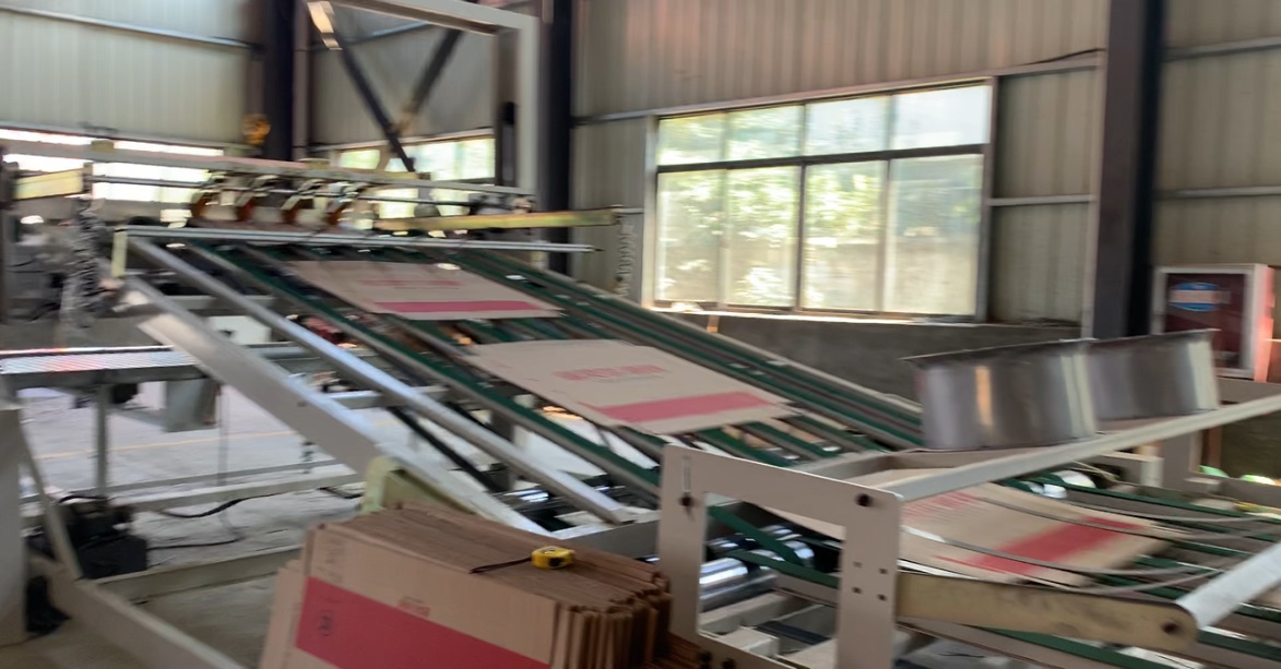 K4-1424 เครื่องลอกและเรียงซ้อนแบบออฟไลน์